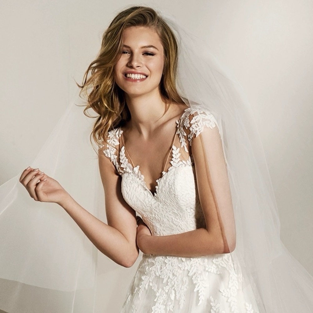 Simple Lace V-neck Train Wedding Dress/ French Tulle Bohemian Wedding Dress